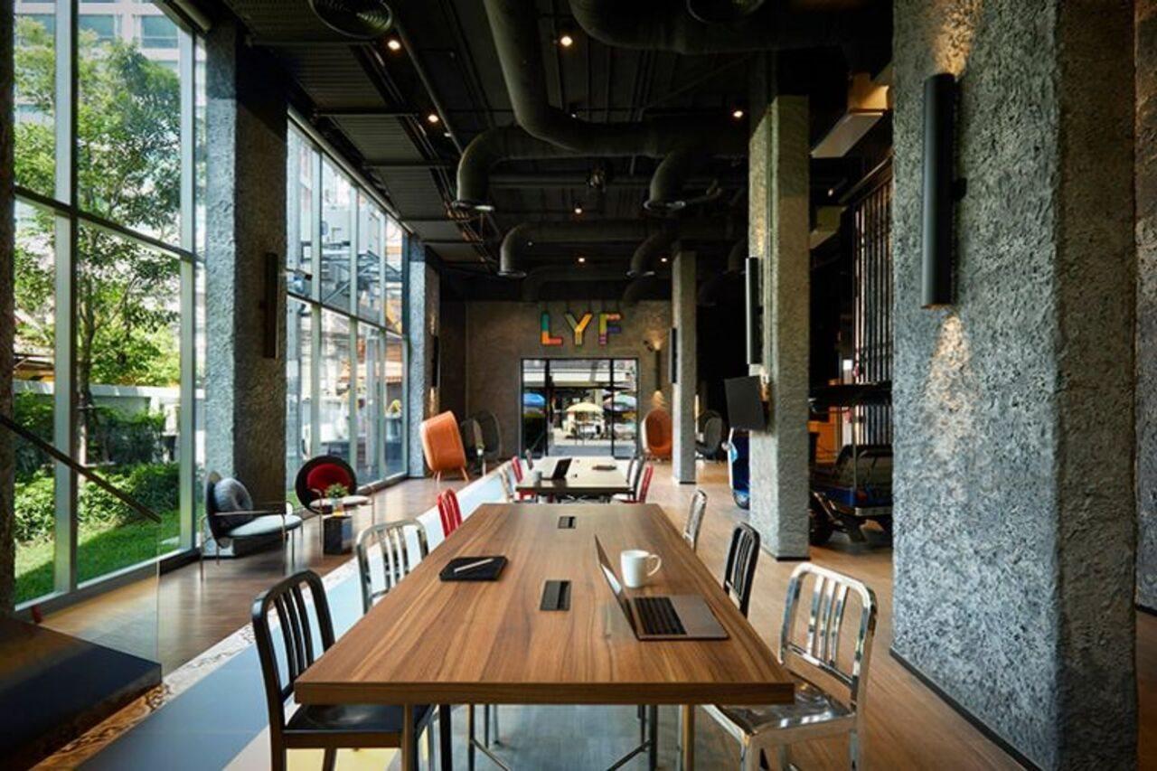 Lyf Sukhumvit 8 Bangkok Otel Dış mekan fotoğraf